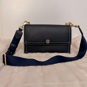 T Monogram Leather Shoulder Bag
TORY BURCH

Never used. Brand new !!